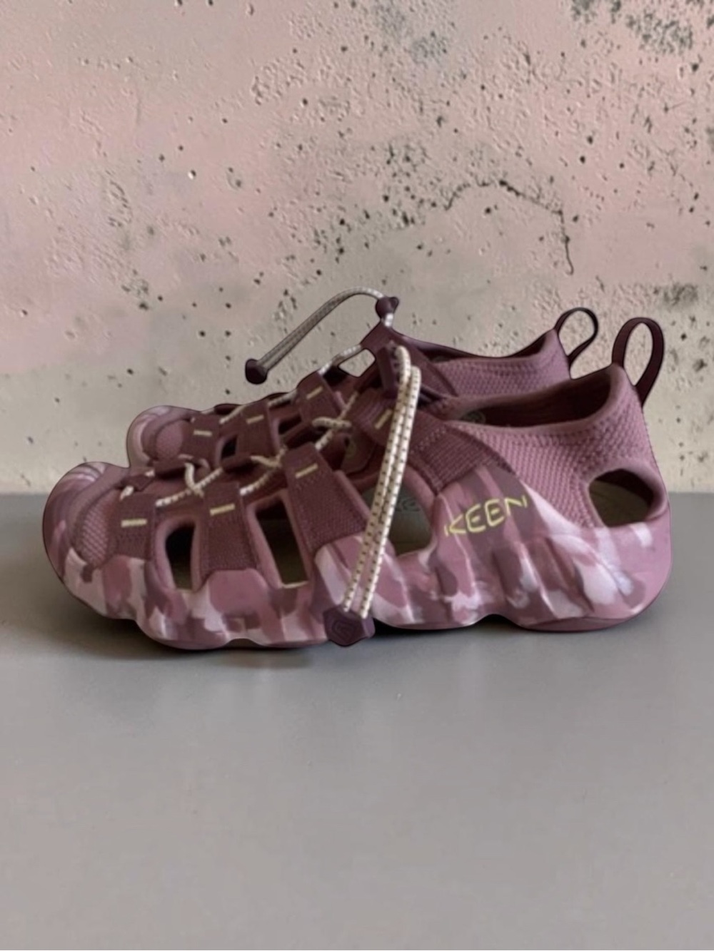 KEEN Newport H2 Women’s Pink Camo Water Hiking Sandals Size 8.5 Like New - Picture 2 of 16